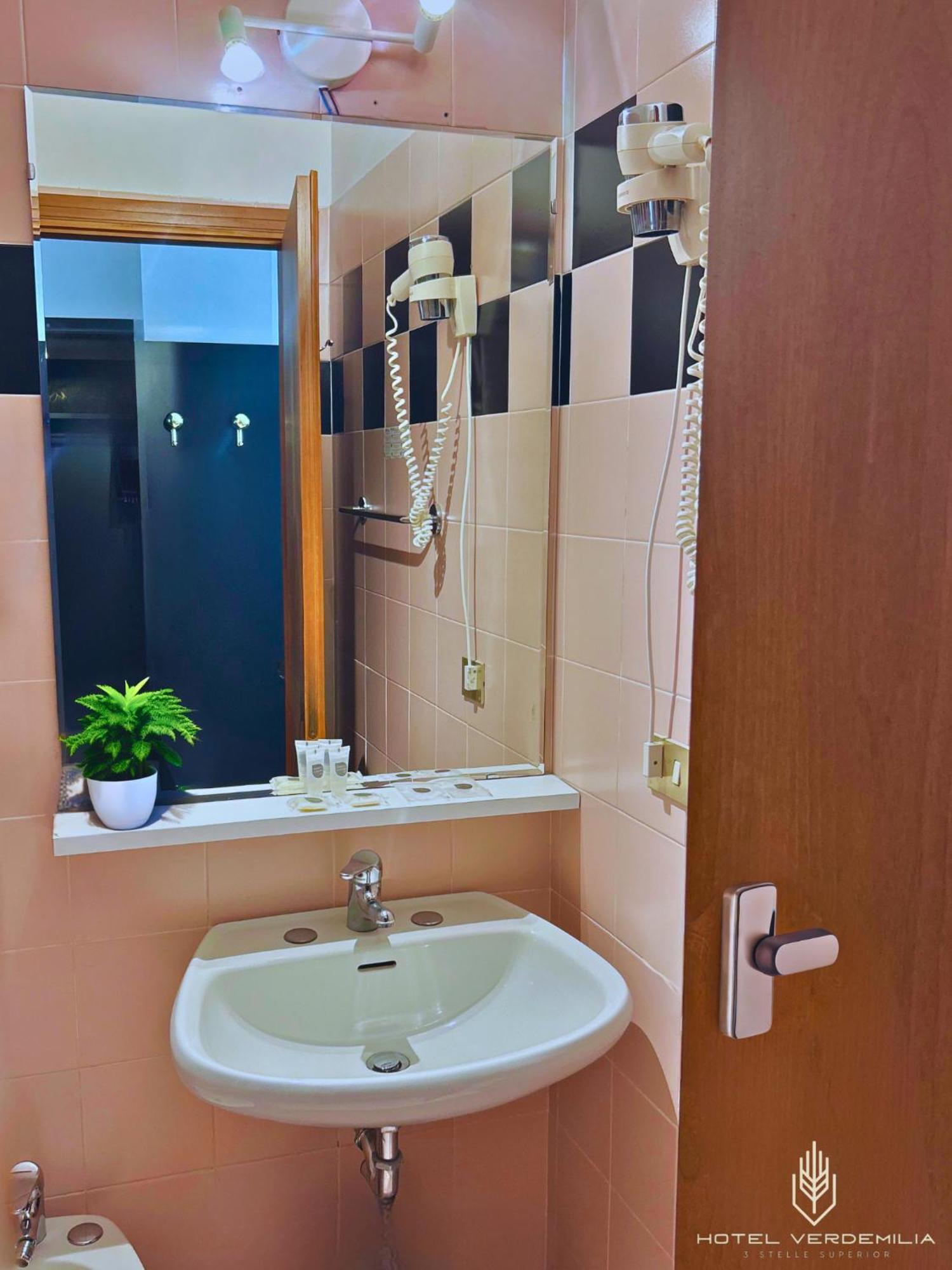 Verdemilia Hotel Анцола-делл'Эмилия Экстерьер фото
