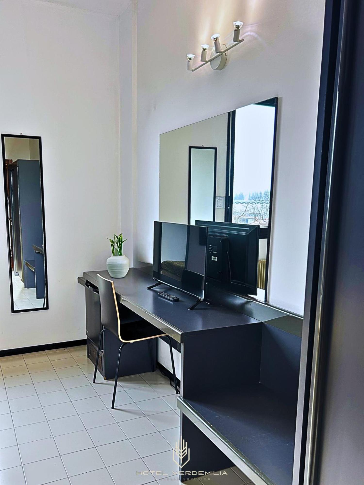 Verdemilia Hotel Анцола-делл'Эмилия Экстерьер фото